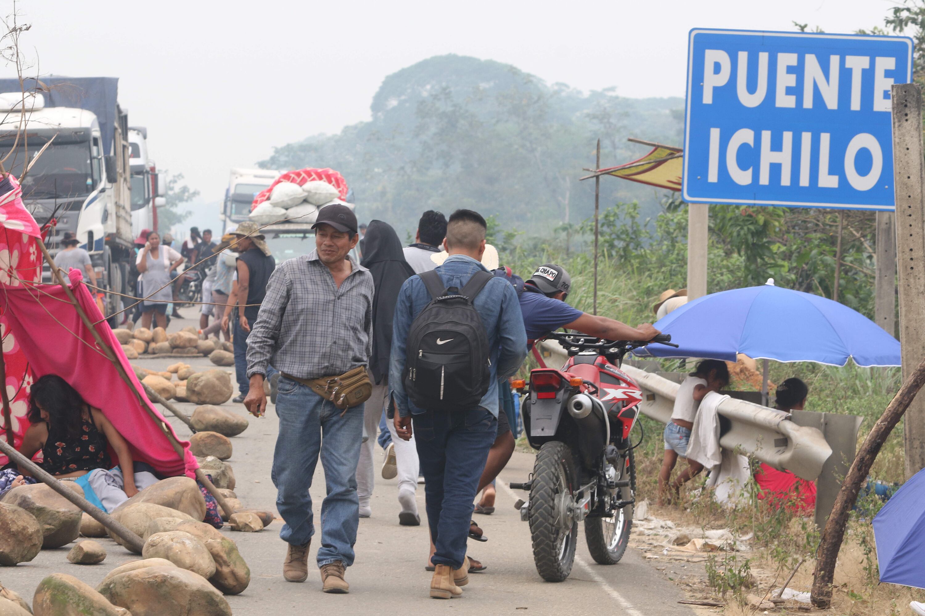 Sectores del "evismo" cortaron Puente Ichilo, en el límite de Santa Cruz y Cochabamba