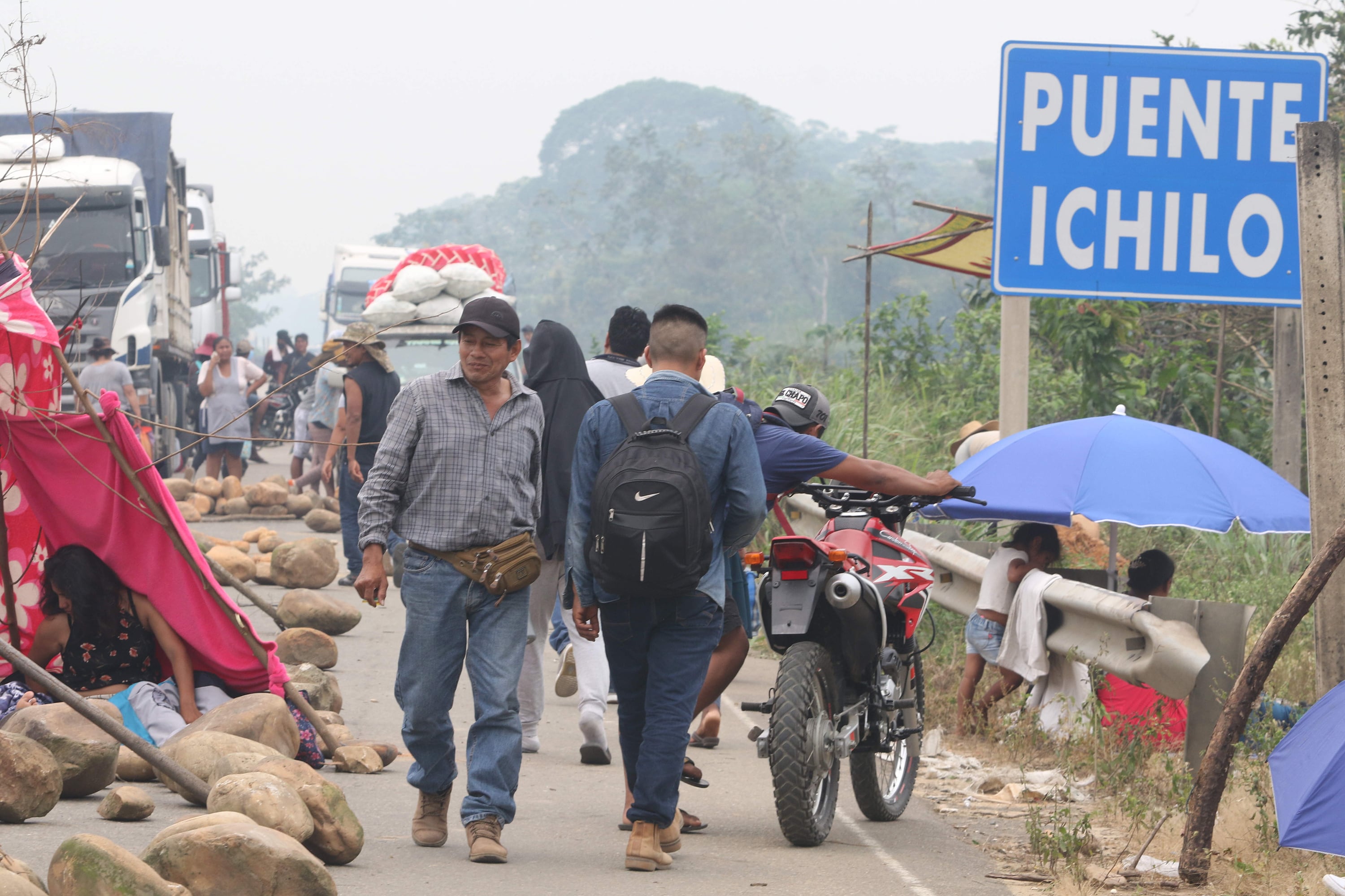 Sectores del "evismo" cortaron Puente Ichilo, en el límite de Santa Cruz y Cochabamba