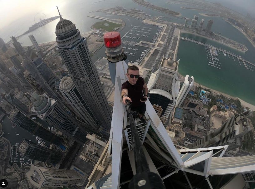 Lucidi sumó un gran número de seguidores en las redes sociales al compartir imágenes de sus elaboradas acrobacias en altura