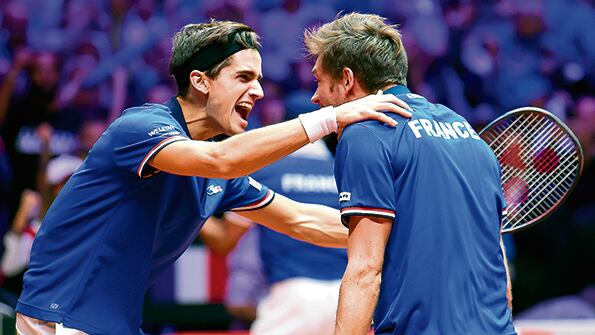 Festejo de los franceses Pierre-Hugues Herbert y Nicolas Mahut.