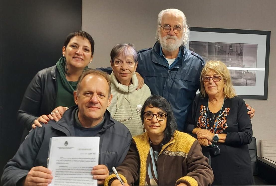 Héctor Tosco recibió la documentación sobre su padre en cumplimiento de la Ley de Protección de Datos Personales.