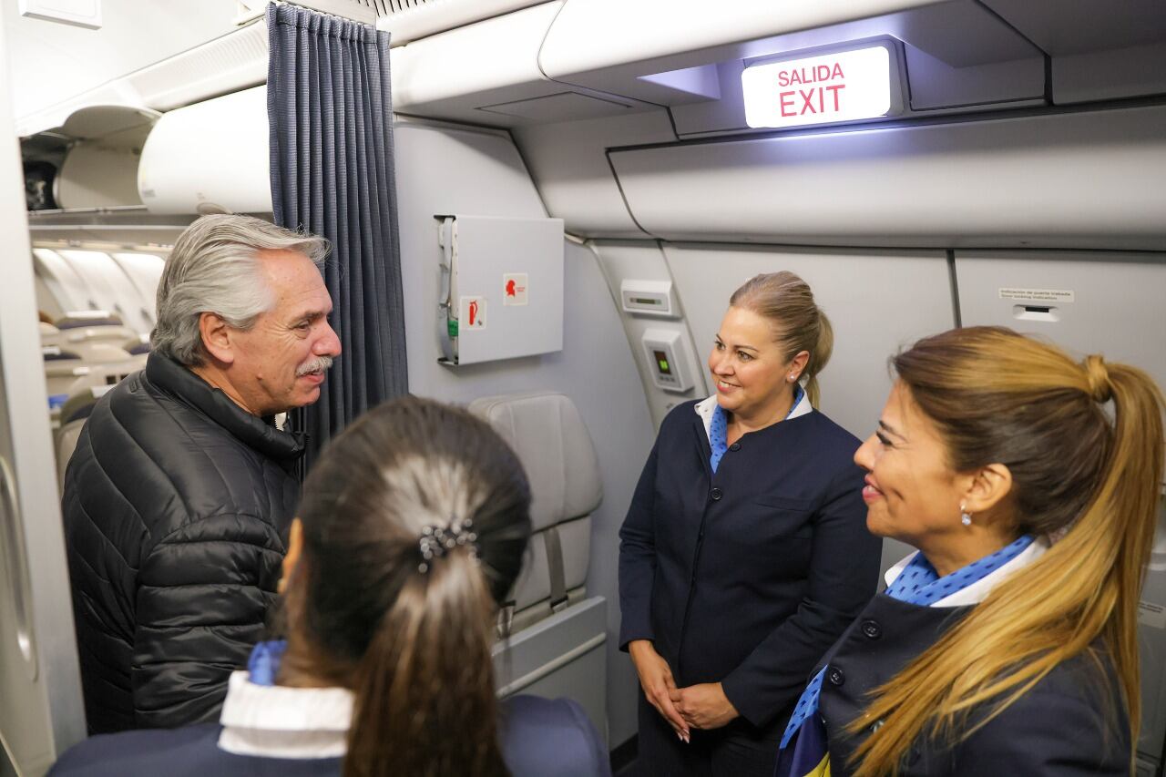 Alberto Fernández inició el viaje a Francia e Indonesia.