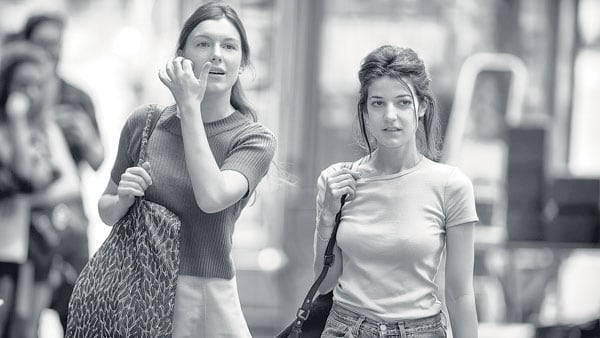 Louise Chevillotte y Esther Garrel: sus personajes son amigas y confidentes.