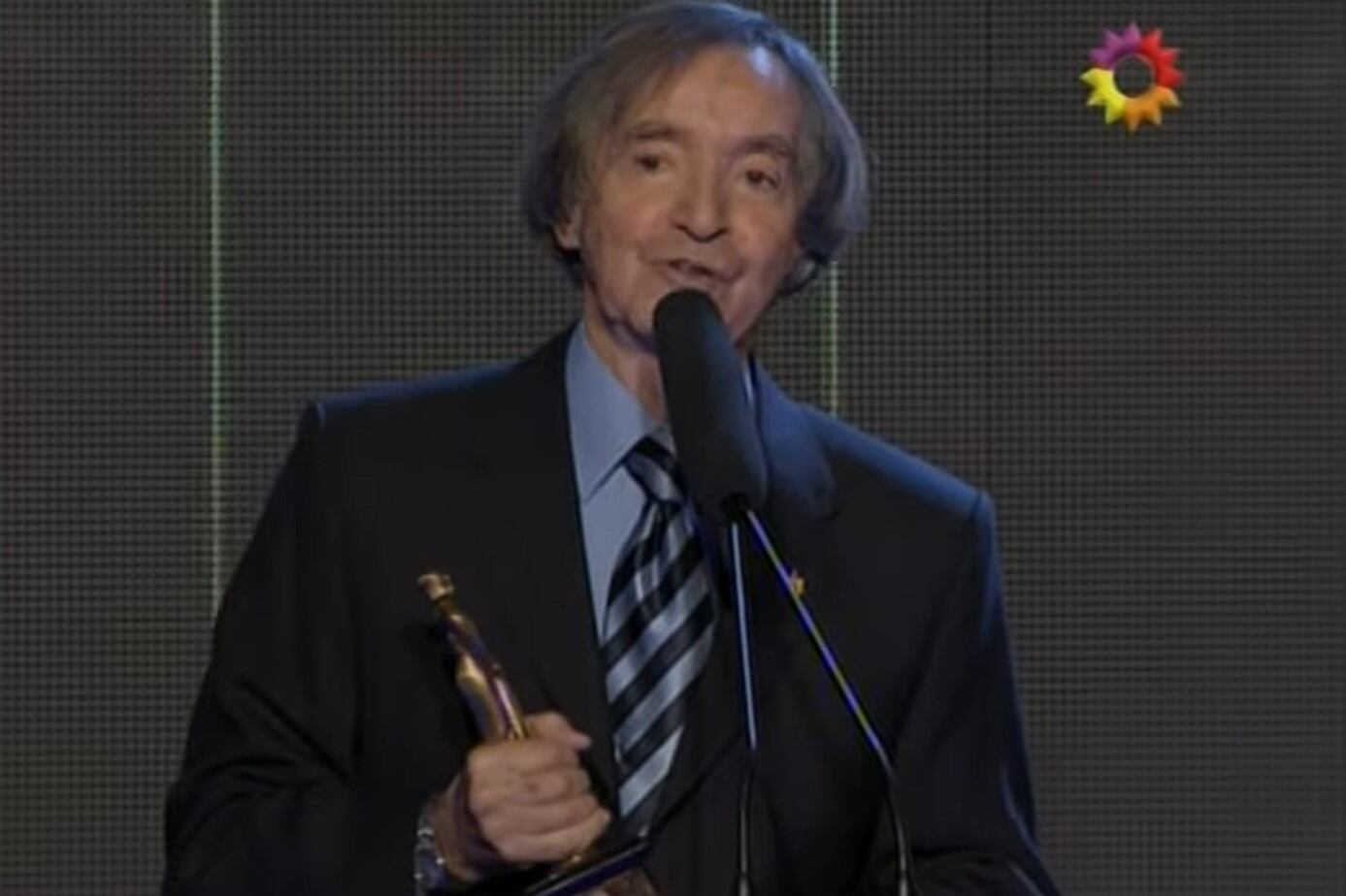La merecida distinción para Carlitos Balá en los premios Martín Fierro.