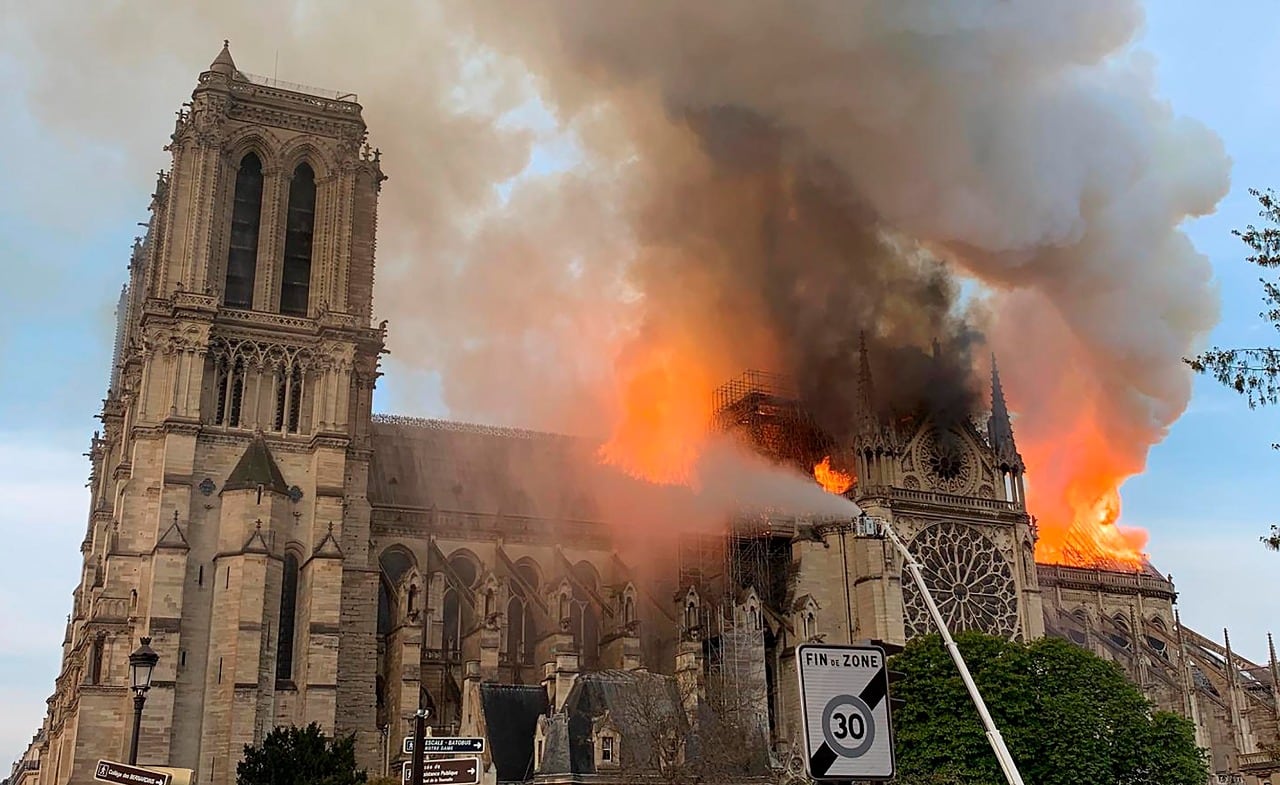 En 2019 se incendia la catedral de Notre-Dame. Uno de los mayores monumentos de Occidente arde en París.