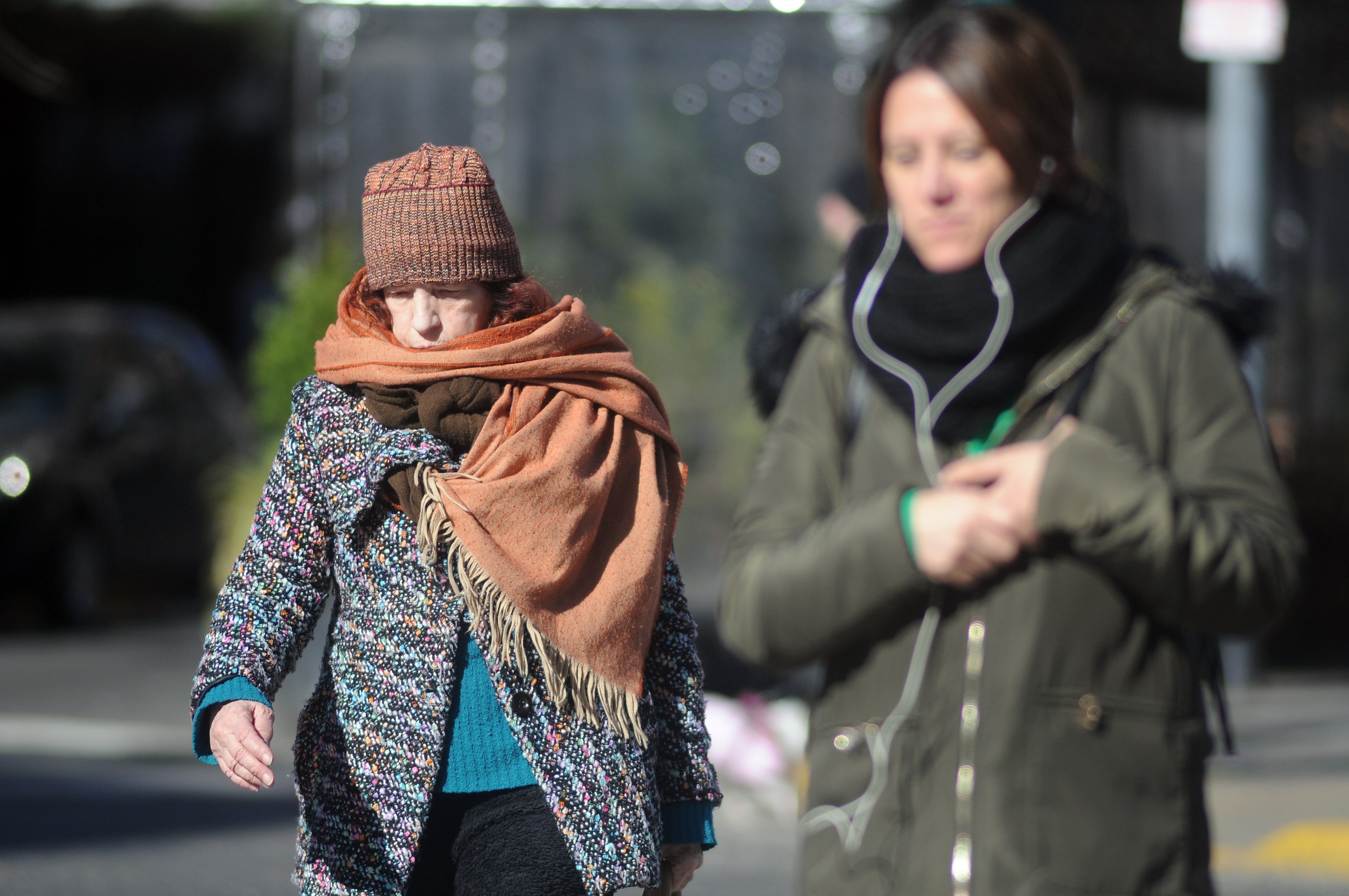 Un sistema de alta presión domina el centro y norte del país, dejando mañanas frías, nubosidad variable y un leve aumento de temperaturas hacia el domingo