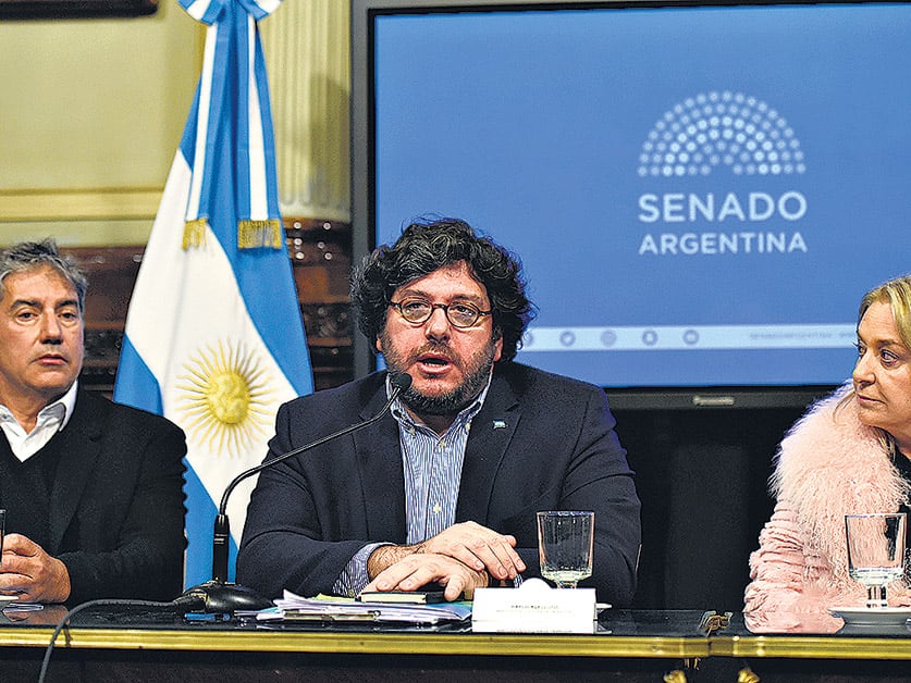 Pablo Avelluto dijo en el Congreso que se mantendrían las fuentes laborales y luego se conocieron nuevos despidos.