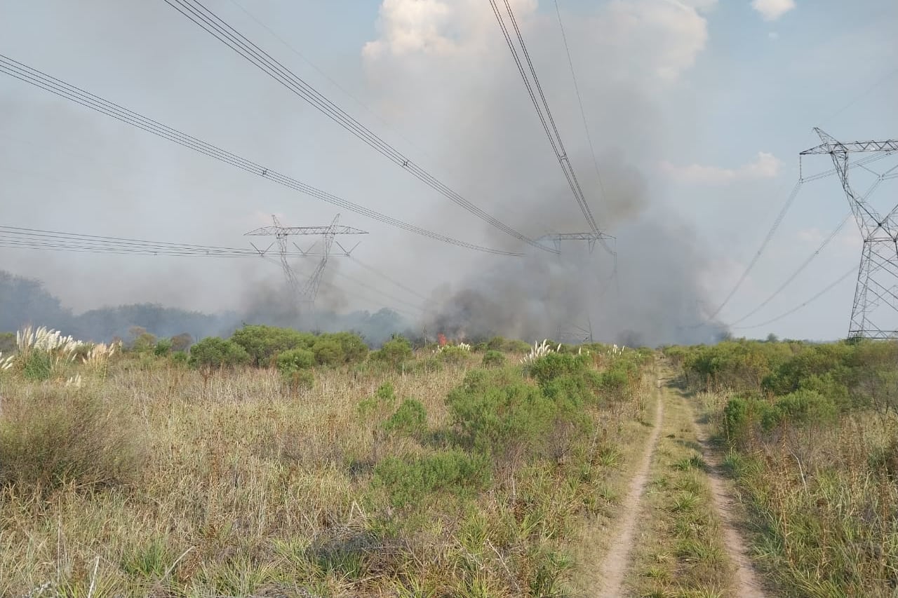 El gobierno difundió las fotos del incendio en los pastizales de General Rodríguez.