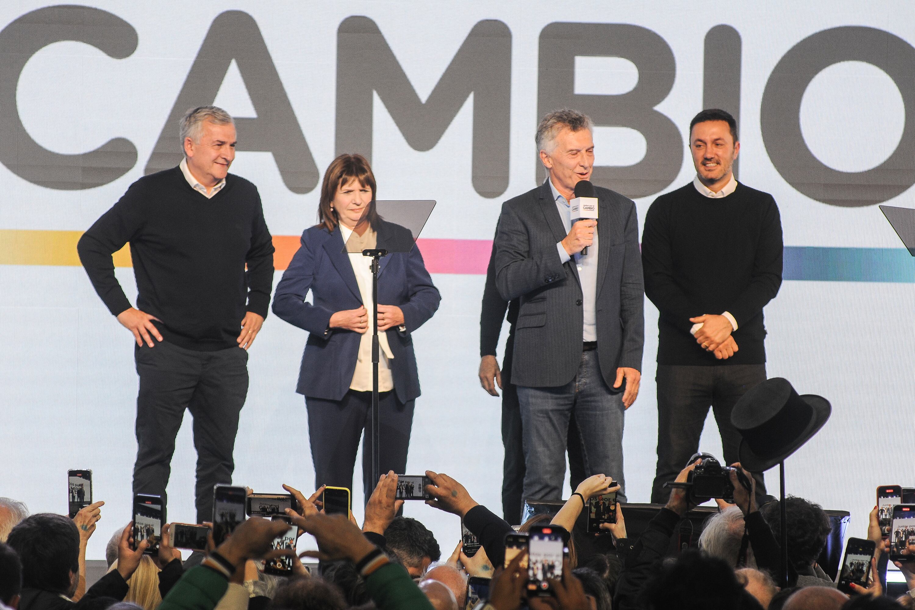 Gerardo Morales, Patricia Bullrich, Mauricio Macri y Luis Petri (detrás, eclipsado, Horacio Rodríguez Larreta).