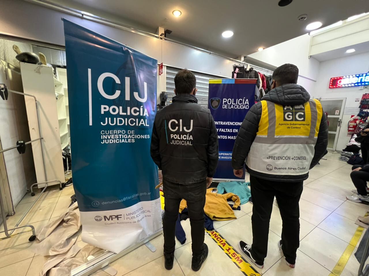 Los locales fueron clausurados y se imputó a los responsables por infracción a la Ley de Marcas. Foto: MPF CABA