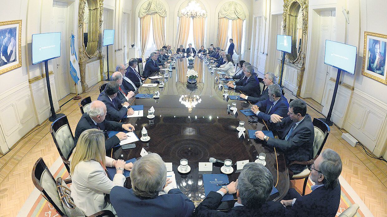 El presidente Mauricio Macri junto a los gobernadores.