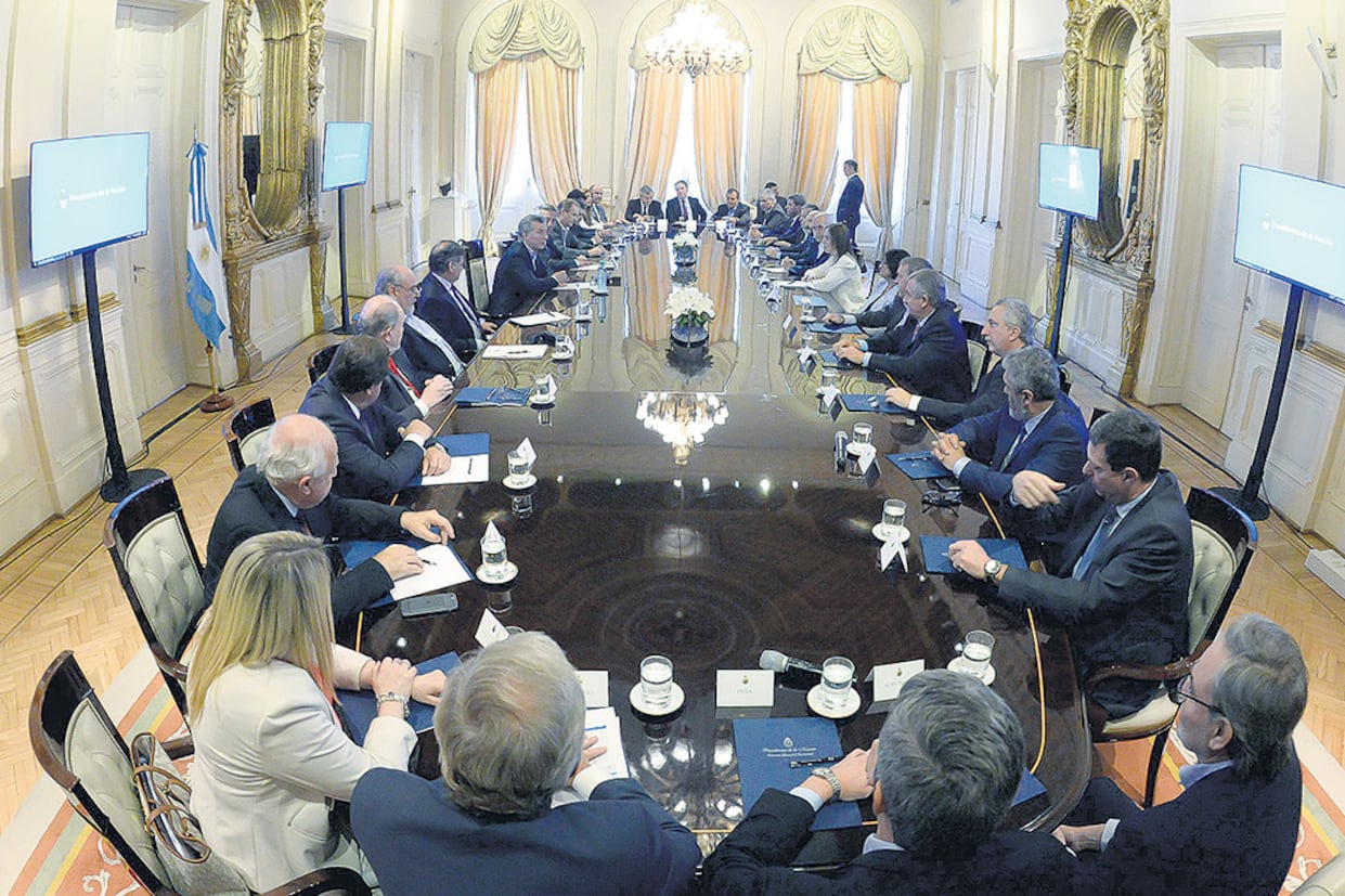 El presidente Mauricio Macri junto a los gobernadores.