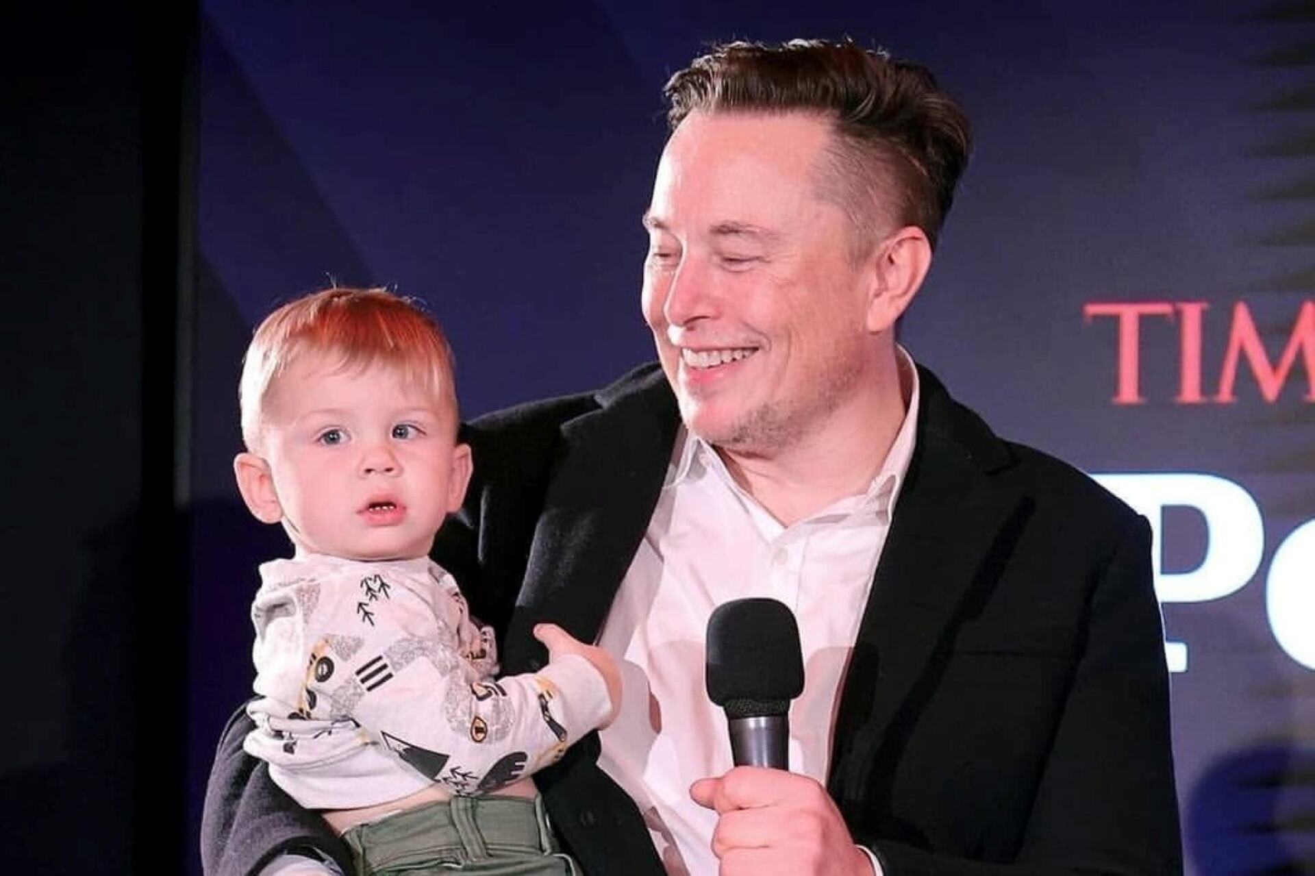 Elon Musk se luce con uno de sus 9 hijos. Imagen: Instagram @elonrmuskk