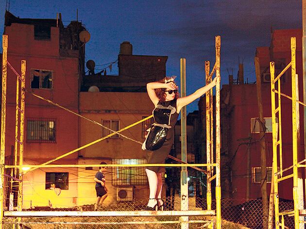 La ópera como ready made, los andamios como “dispositivo escenográfico”.