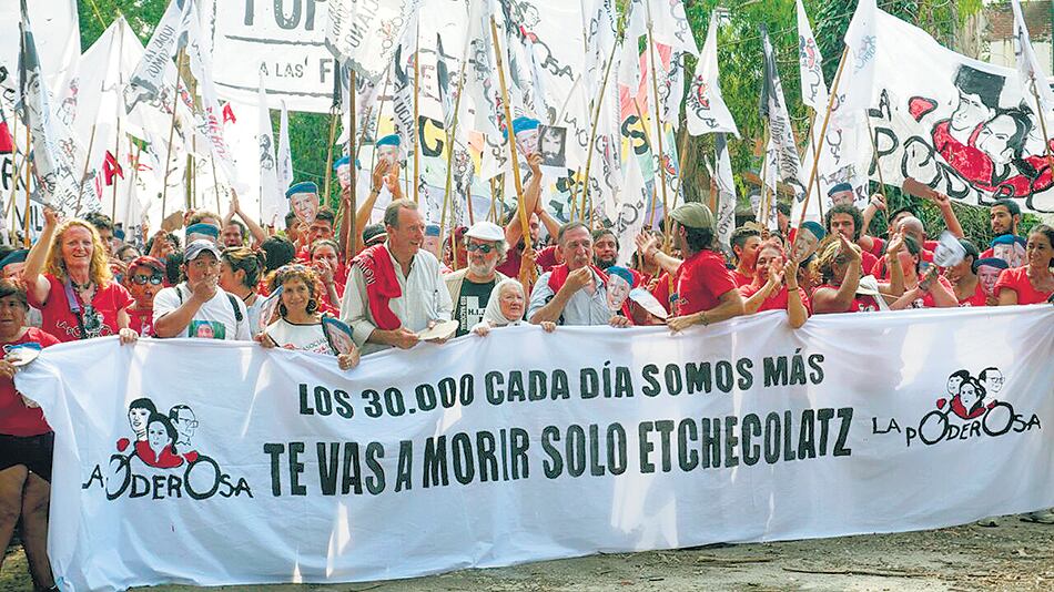 Una de las principales consignas de la jornada decía: “En Mar del Plata hay un lugar y ese es la cárcel, es la cárcel de Batán”.