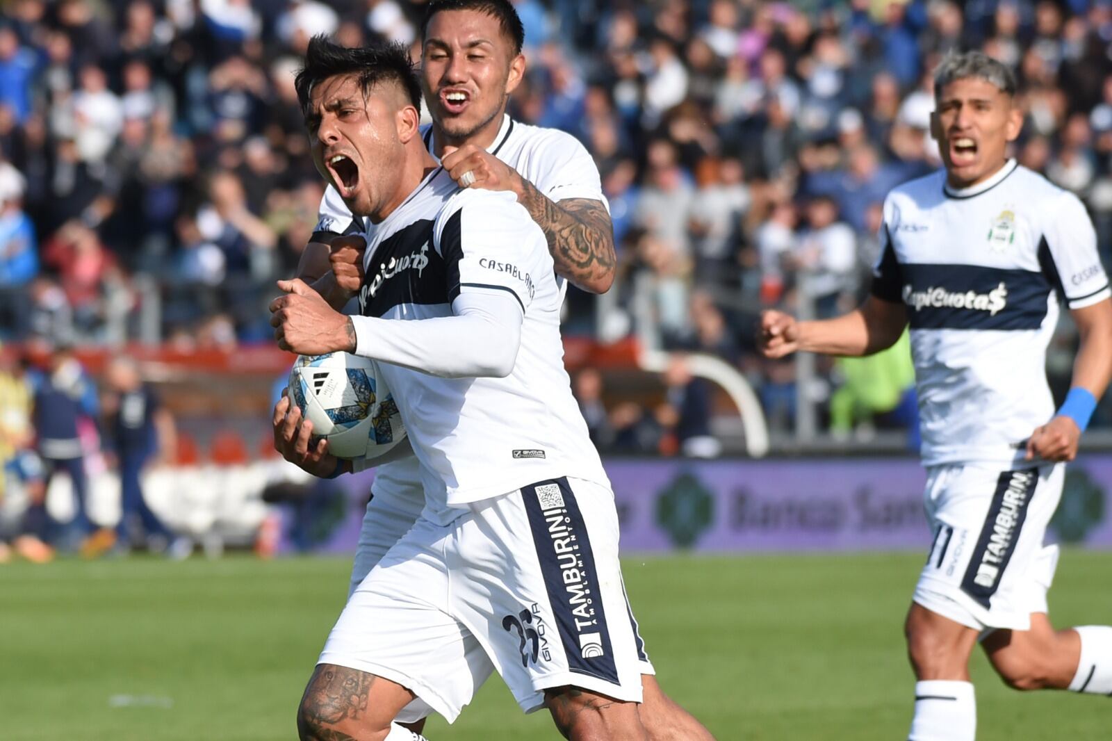 Tarragona festeja uno de sus goles