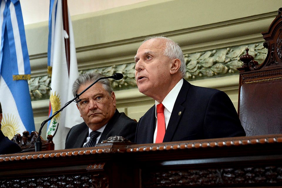 El gobernador Lifschitz intentó por todos los medios sancionar la necesidad de la reforma que ahora rechaza.