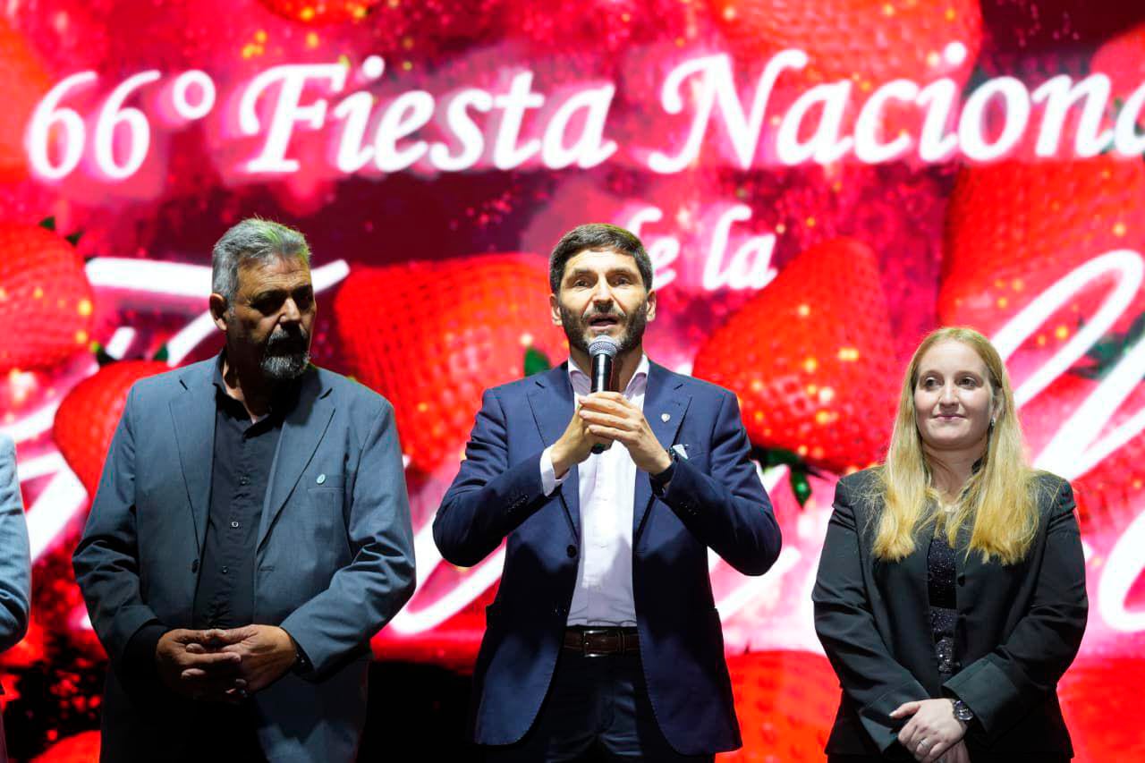 Pullaro arremetió contra Buenos Aires en la fiesta de la frutilla.