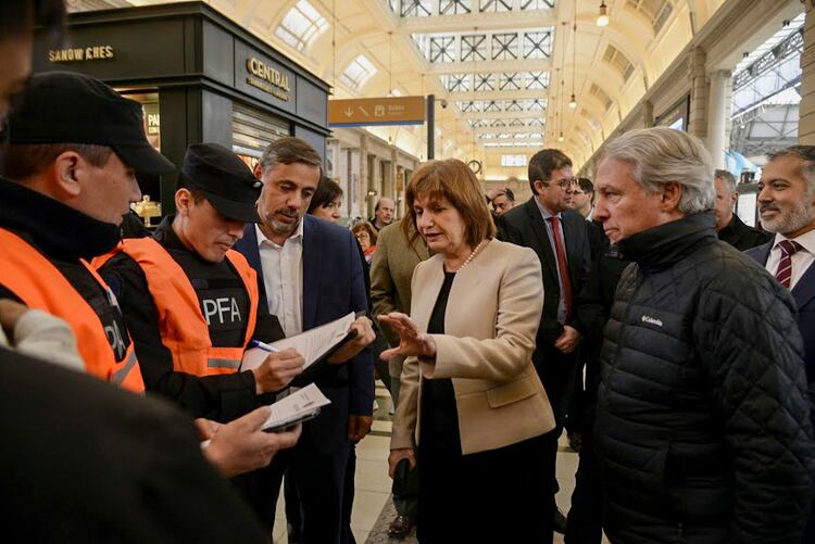 Bullrich en la estación Retiro, en el lanzamiento del polémico plan. 
