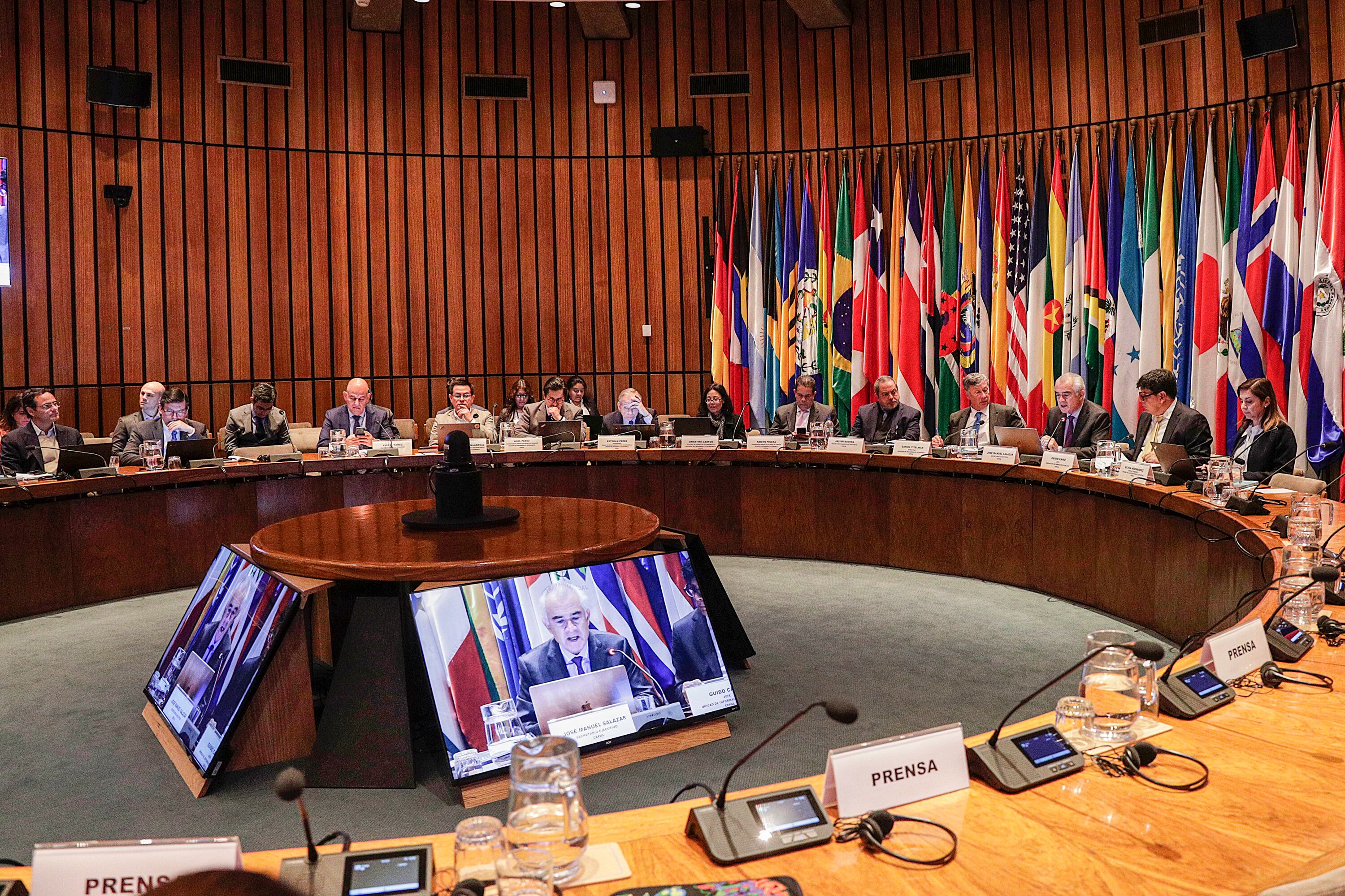 La Cepal empeoró también la proyección de crecimiento regional para 2024, de un 2,1% a un 1,8%, en un contexto internacional incierto, según el organismo que depende de Naciones Unidas.