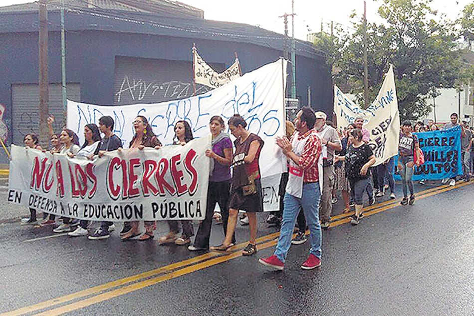 En las escuelas afectadas hubo ayer diversas movilizaciones y protestas espontáneas.