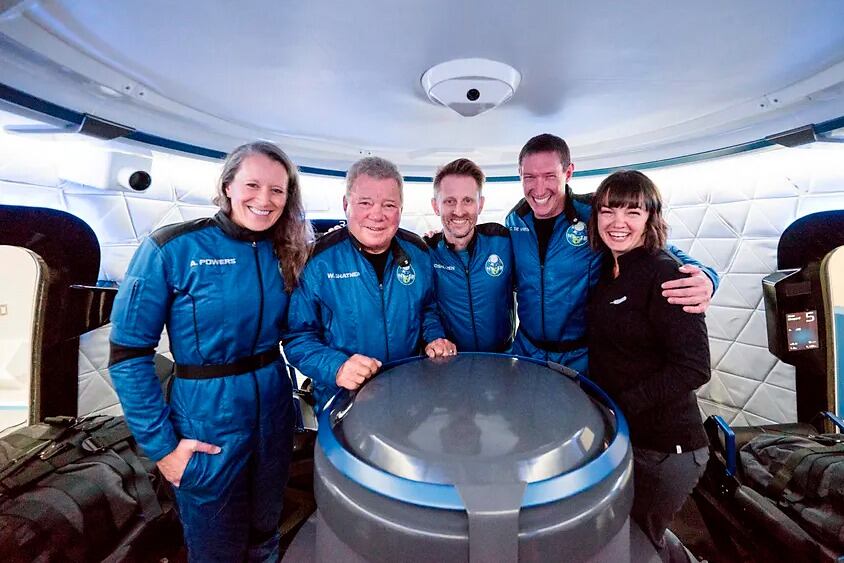 William Shatner, el actor que encarnó al Capitán Kirk en Start Trek, viajó al espacio en la nave de Jeff Bezos.