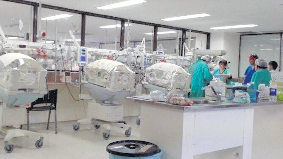 Los expertos advierten que no hay un servicio de neonatología que soporte esa hipotética demanda.