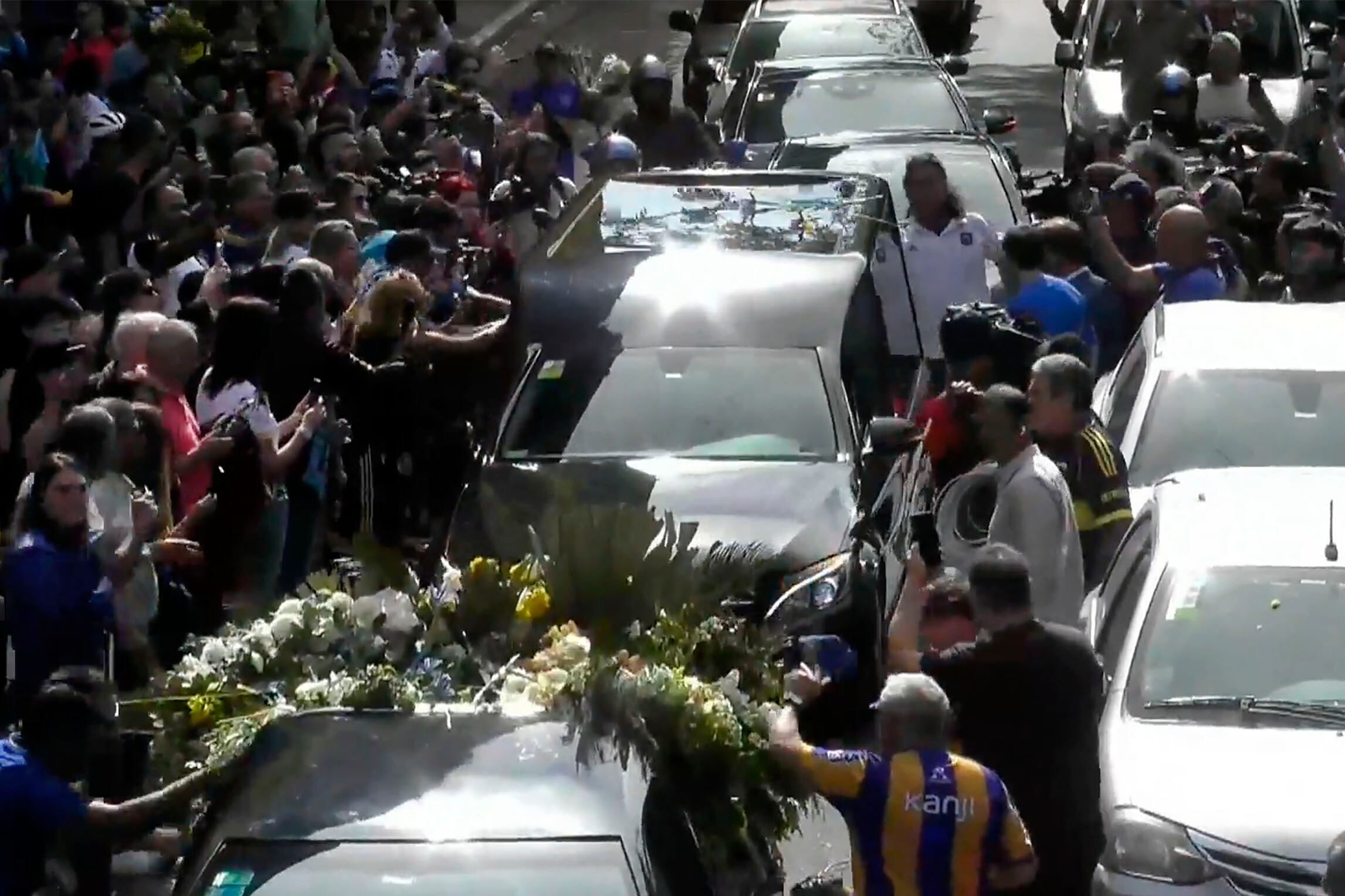 Miles de personas acompañaron a Miguelo a su última morada