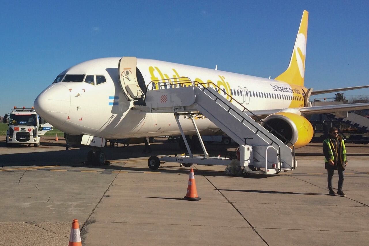 Flybondi cuenta con 1525 empleados.