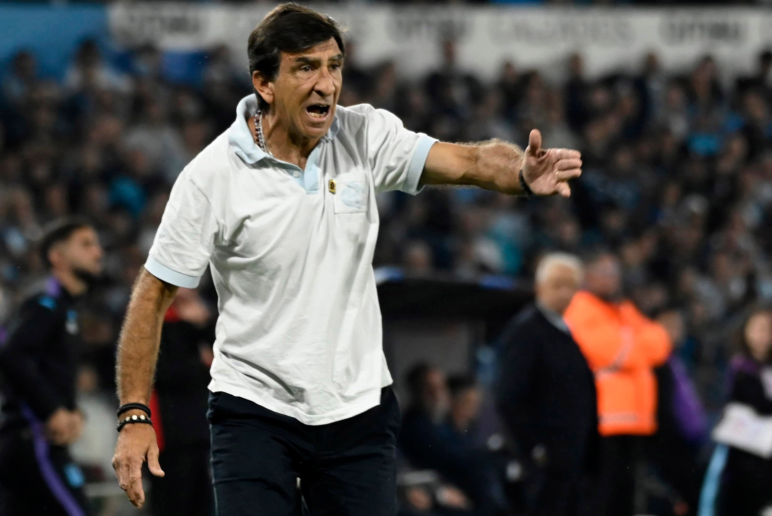 Costas debe reemplazar a Maravilla Martínez