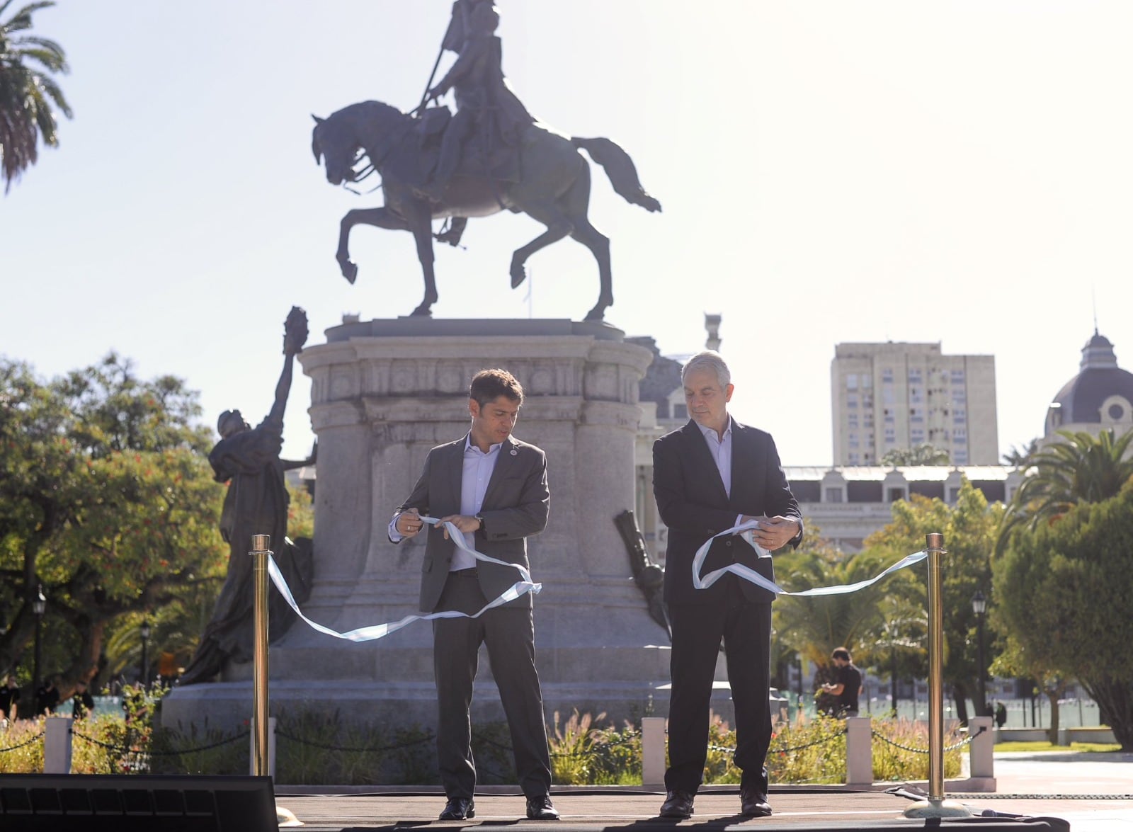 Kicillof y Alak inauguraron las obras en la Plaza San Martín.