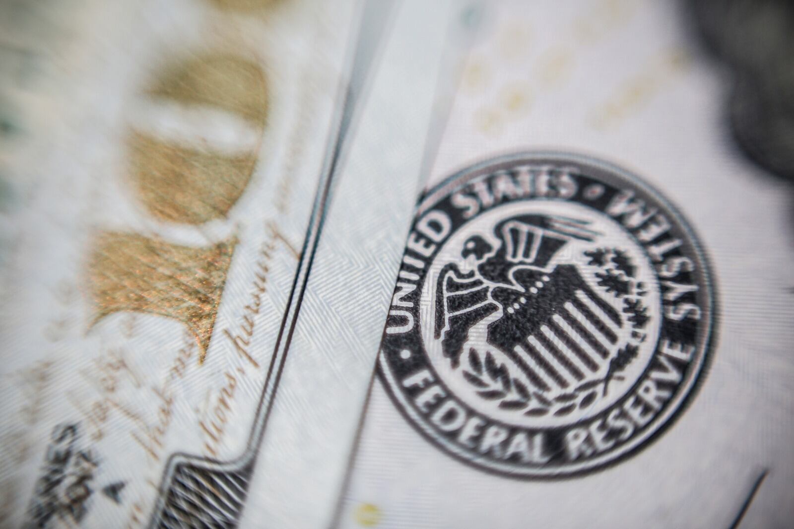 El dólar mep terminó en 1032 pesos, con un alza del 0,8 por ciento en la jornada.