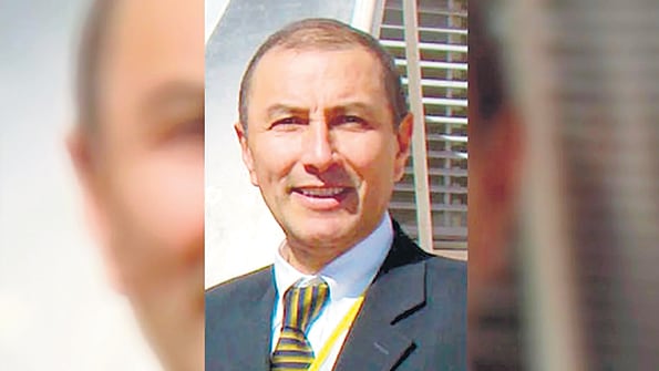 Sandoval mostró buenos contactos en el Estado francés y, como se hizo ciudadano, todavía puede demorar.