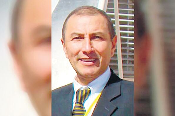 Sandoval mostró buenos contactos en el Estado francés y, como se hizo ciudadano, todavía puede demorar.