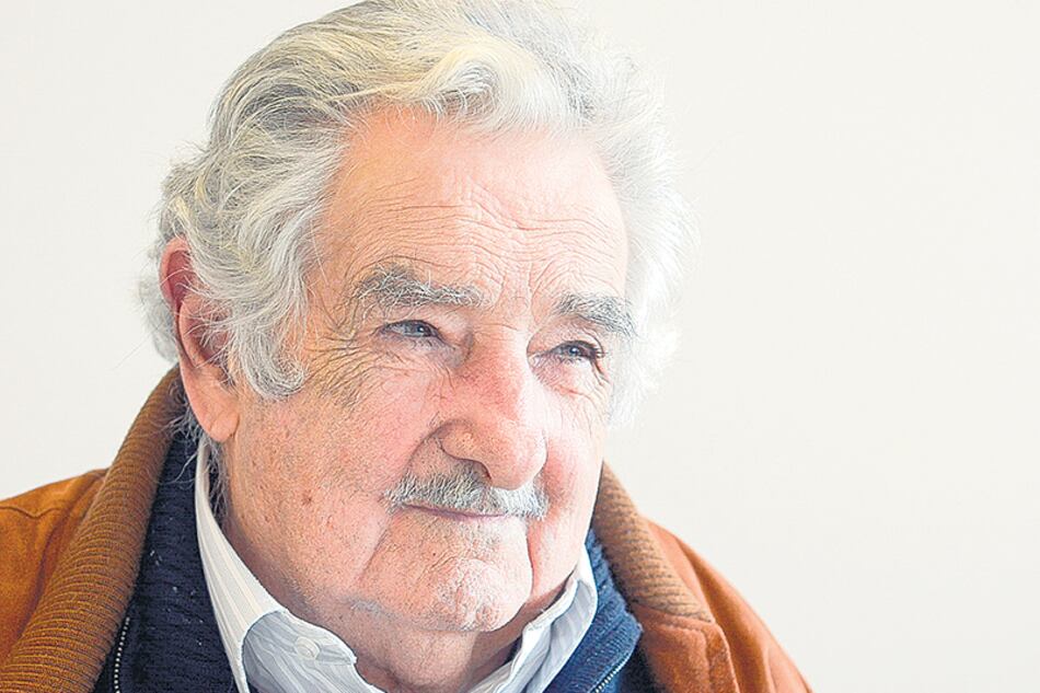 “Nosotros no tenemos que esperar que el imperialismo nos dé confites o que la derecha nos aplauda”, dijo Mujica.