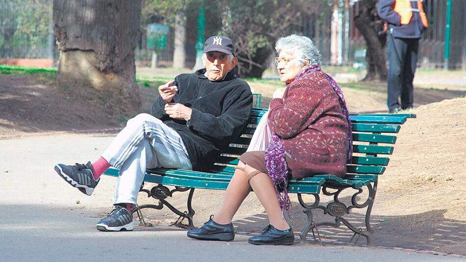 Los jubilados que cobran la mínima perdieron el equivalente a un haber mínimo más un tercio.