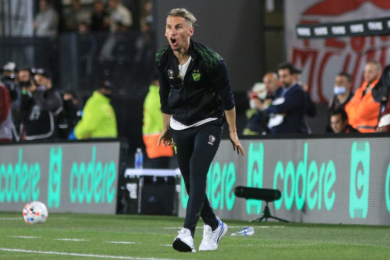 El técnico de Defensa Sebastián Beccacece