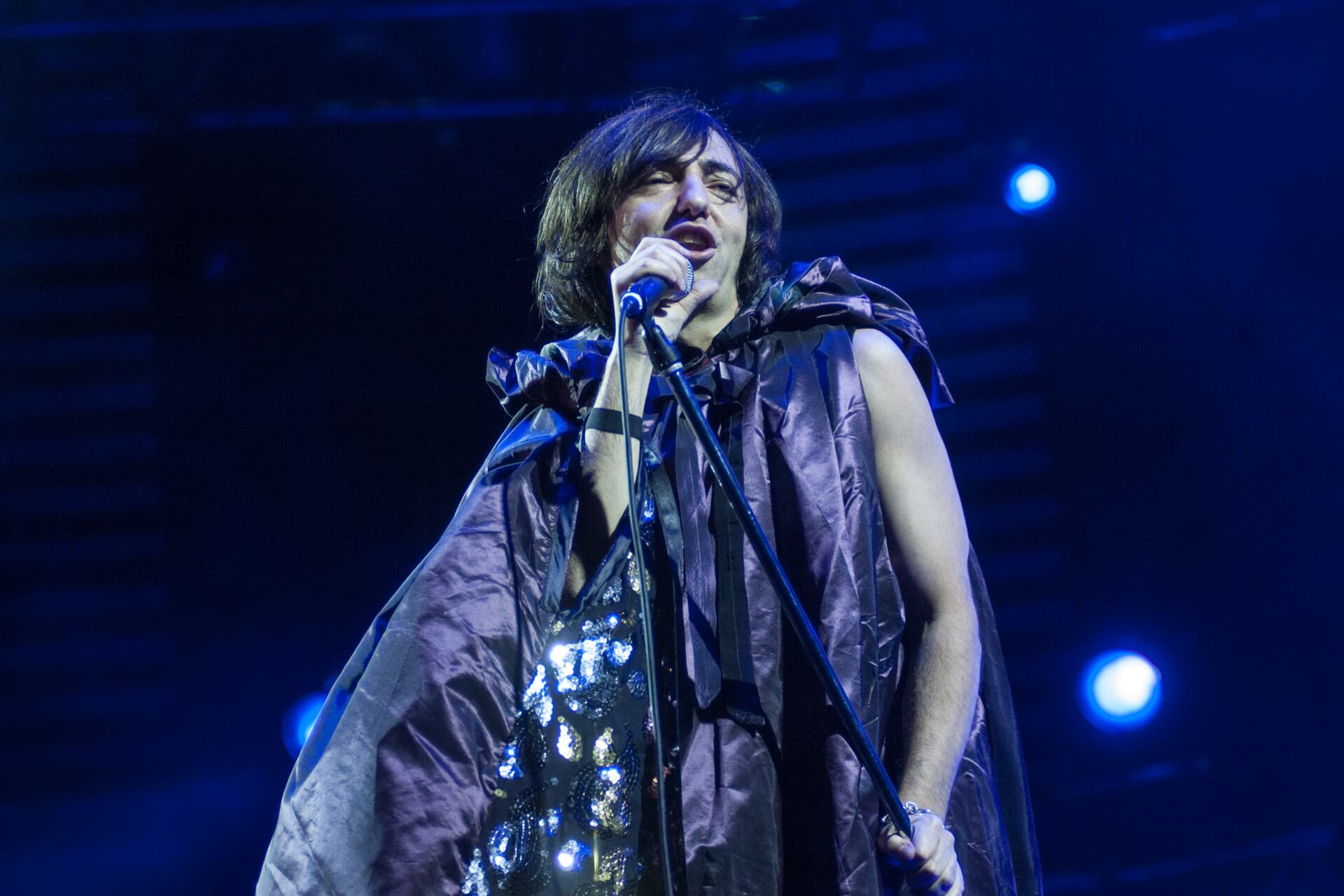 Babasónicos recuperó para YouTube su DVD Luces, del show en el Luna Park en 2006, todavía con Gabo Manelli en bajo.