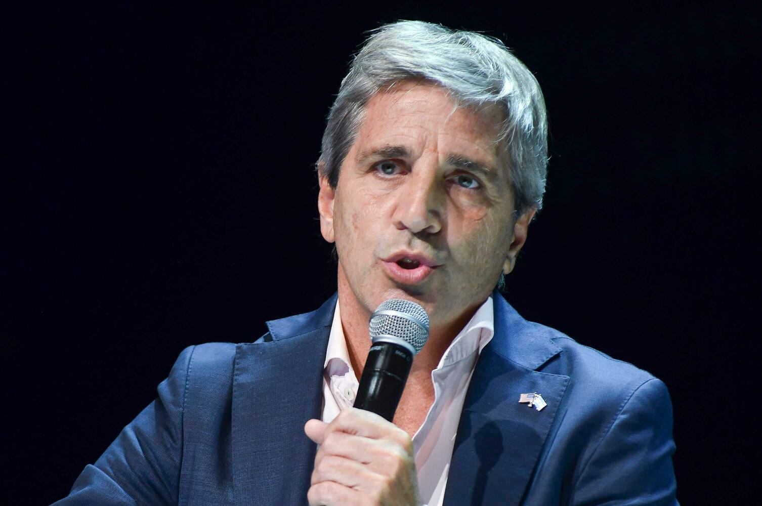 Caputo, el ministro rimador. 