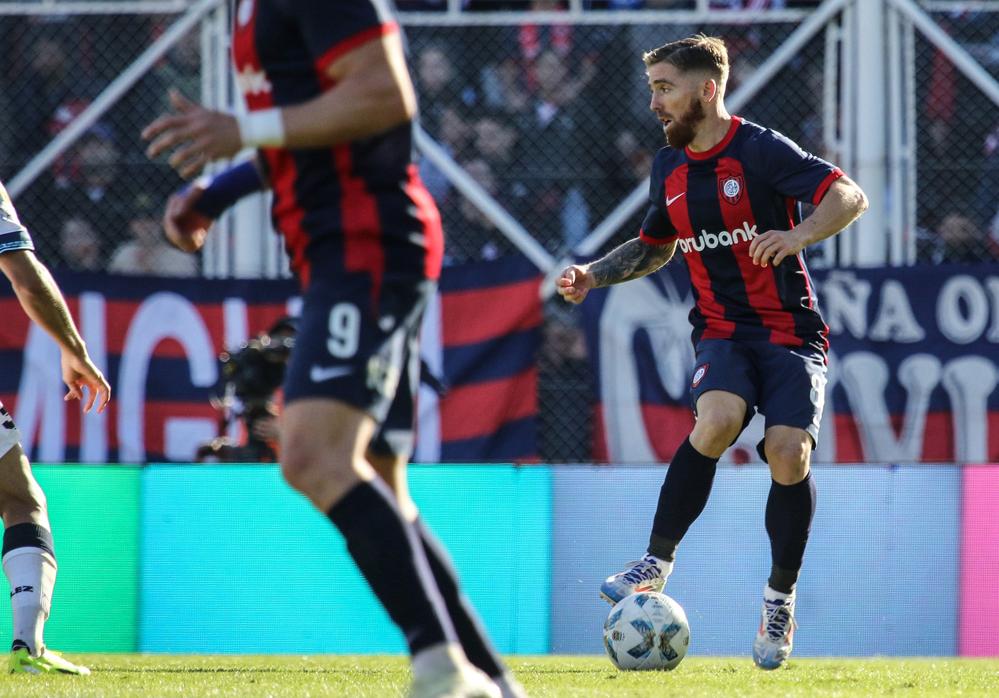Muniain tuvo sus primeros minutos en el fútbol argentino