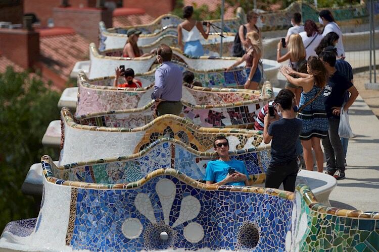 El Parque Güell recibió visitas este sábado, pese a la normativa del gobierno catalán.
