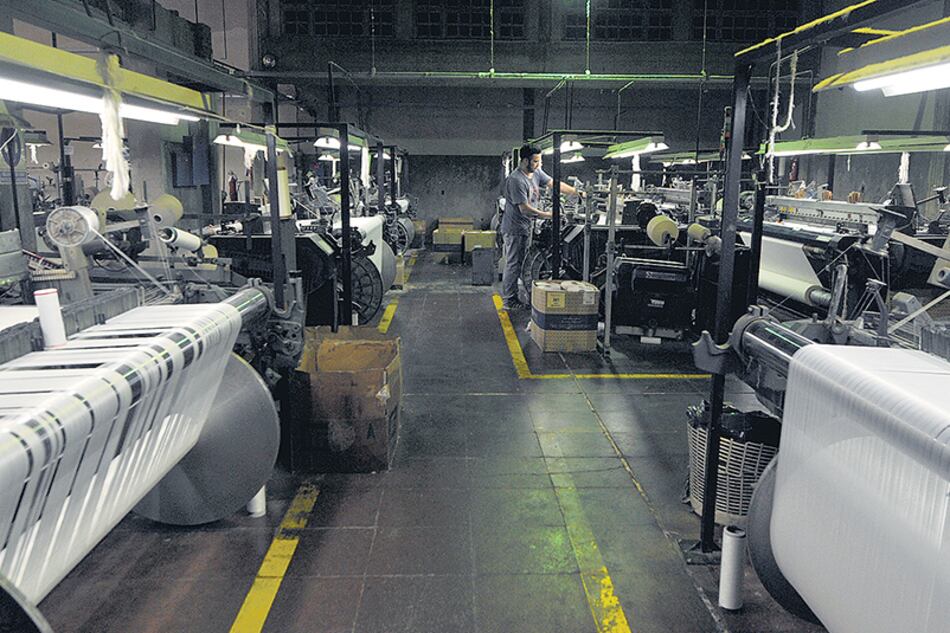 El Gobierno quiere relanzar por decreto elementos de la fallida reforma laboral.