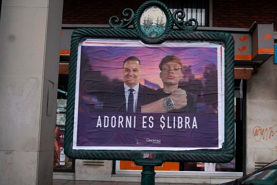 El vocero, apuntado en los afiches por el caso $Libra