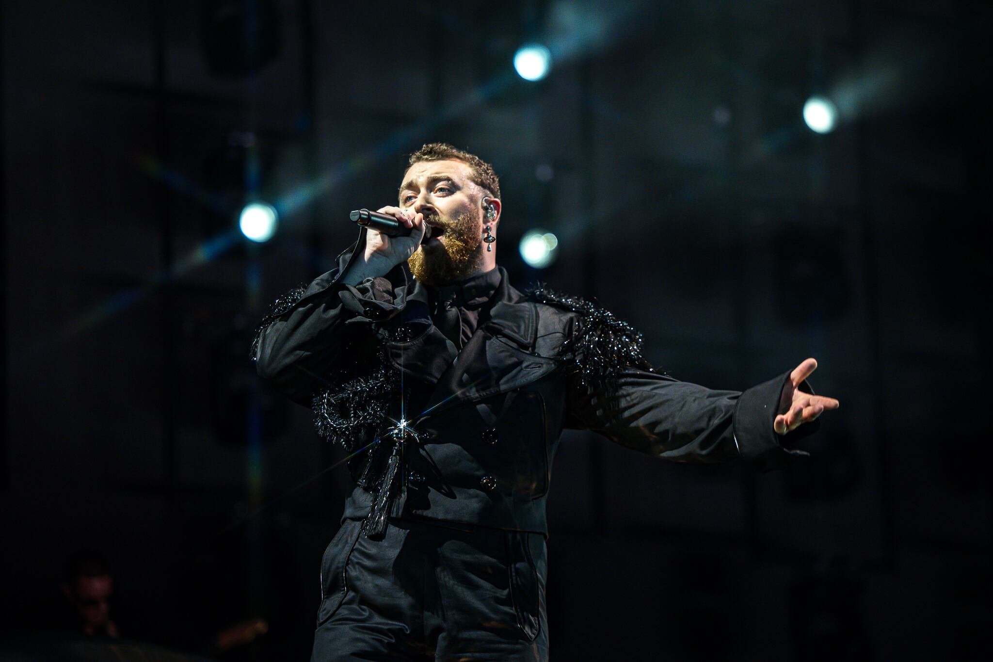 El show de Sam Smith se transformó en una oda homoerótica.