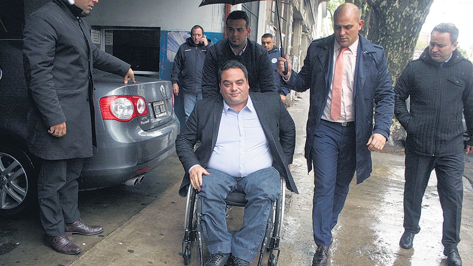 El ministro de Trabajo, Jorge Triaca, debió adelantar sus vacaciones en la costa mientras se discute su futuro.