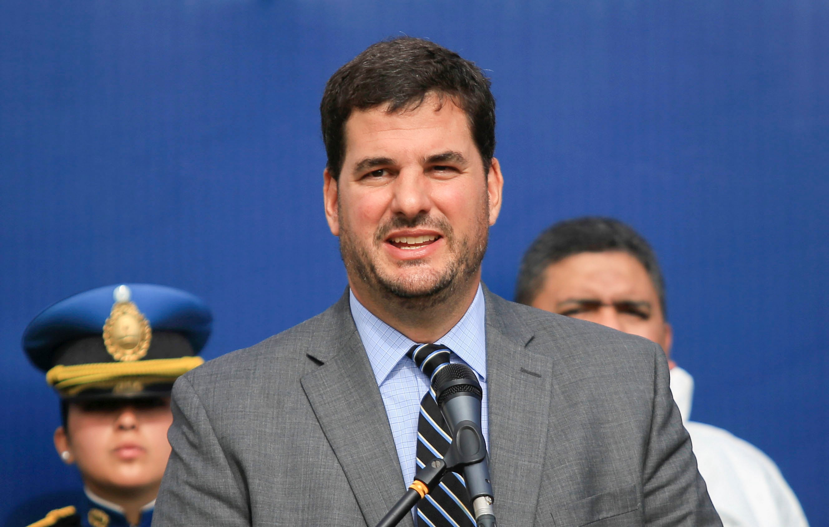 Eugenio Burzaco, ministro de Seguridad y Justicia de CABA, enfrenta pedidos de renuncia mientras los vecinos denuncian "zona liberada" en Palermo.