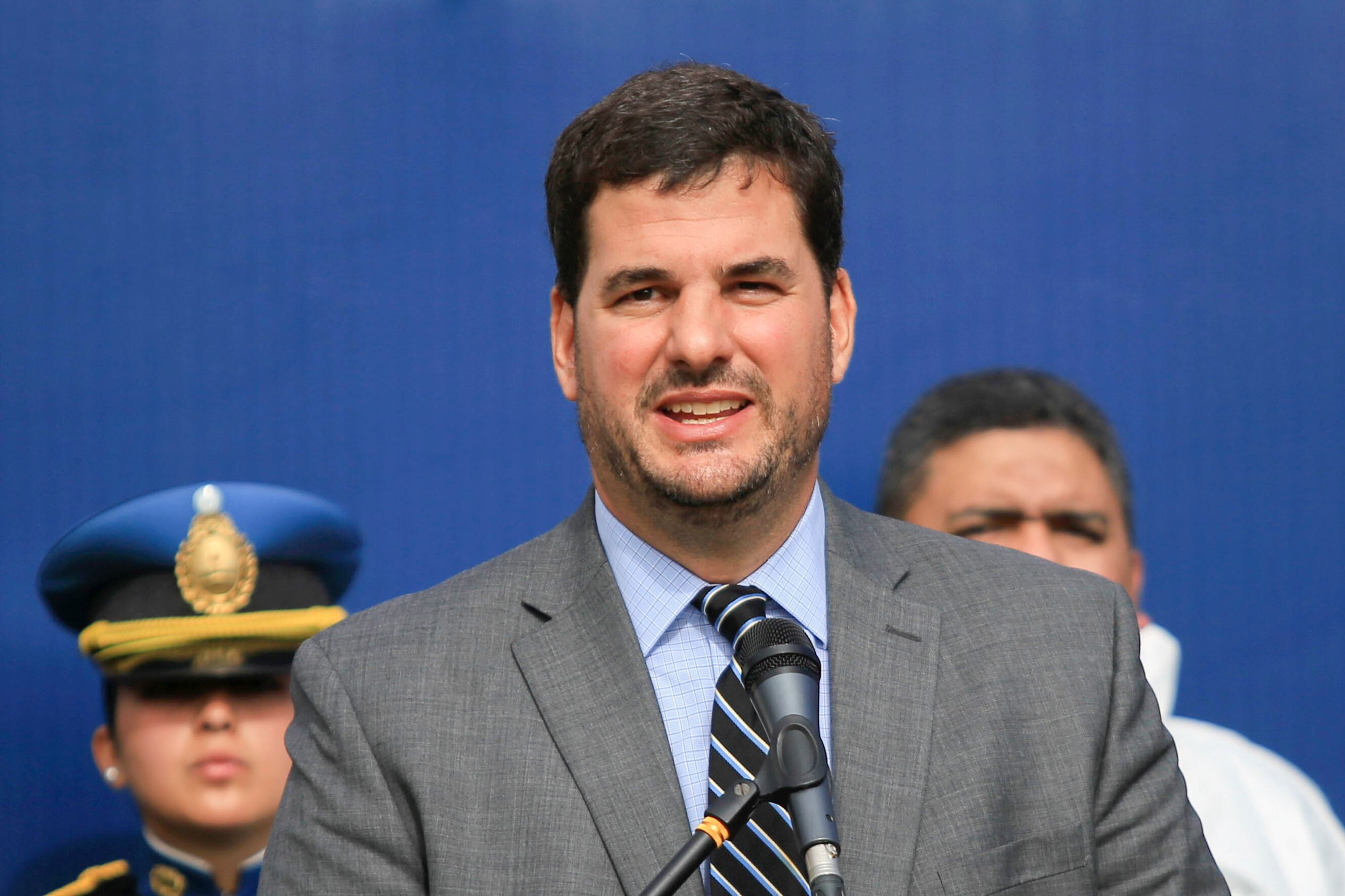 Eugenio Burzaco, ministro de Seguridad y Justicia de CABA, enfrenta pedidos de renuncia mientras los vecinos denuncian "zona liberada" en Palermo.