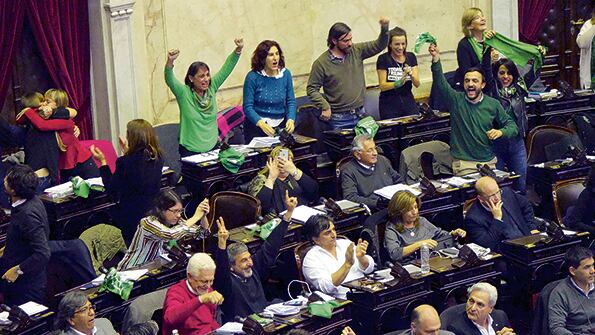 Las mujeres reclaman que su voz sea escuchada en su carrera política.