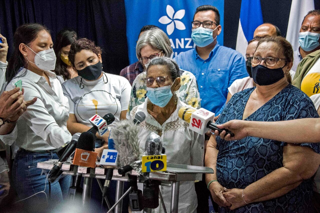 Conferencia de prensa en Managua de las madres de los dos líderes estudiantiles detenidos.
