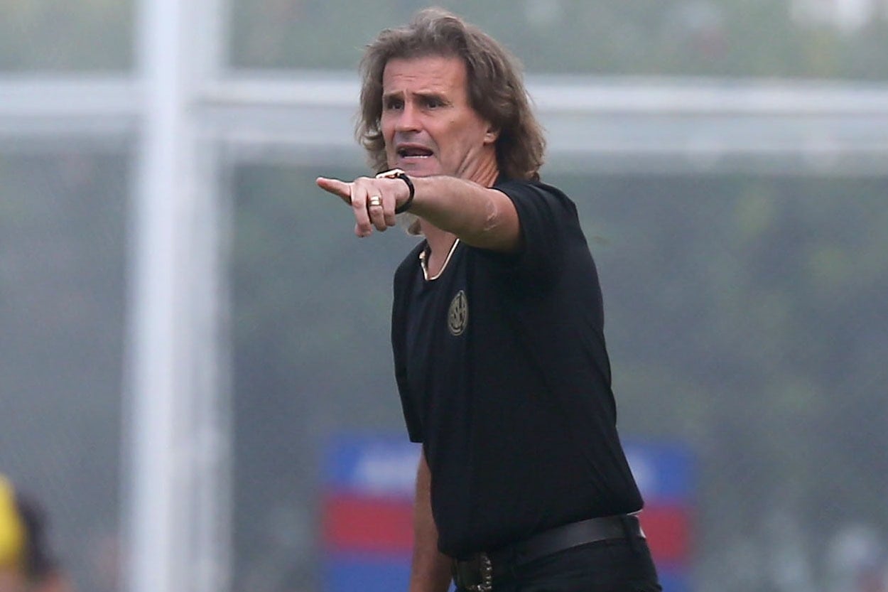 Insúa busca un equipo más ofensivo y no desea que vendan a Gastón Hernández